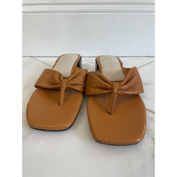 Signature By Journee Collection Mustard Yellow Leather Flip Flop Sandals Sz 9 - Picture 2 of 8